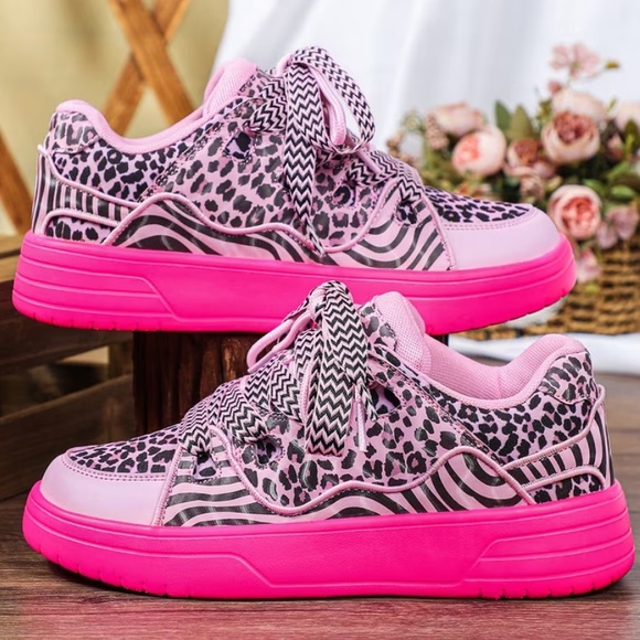 Women’s Streetwear Pink & Black Patterned Sneakers Skateboard Shoes Size 7.5 NWT - Picture 3 of 3
